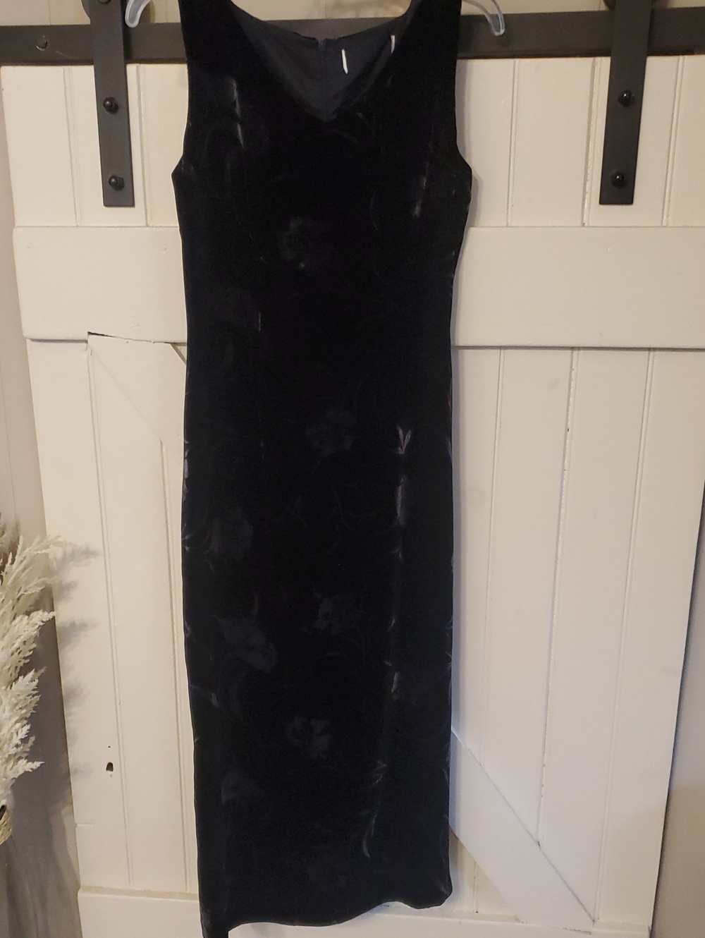 Classic Black Velvet Sleeveless Maxi Dress